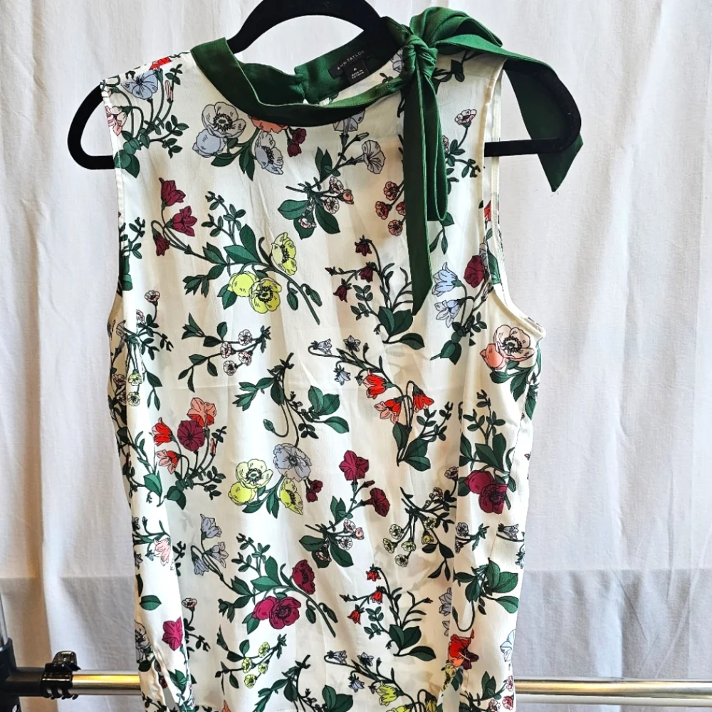Ann Taylor Floral Print Sleeveless Blouse with Green Bow - Picture 1 of 3